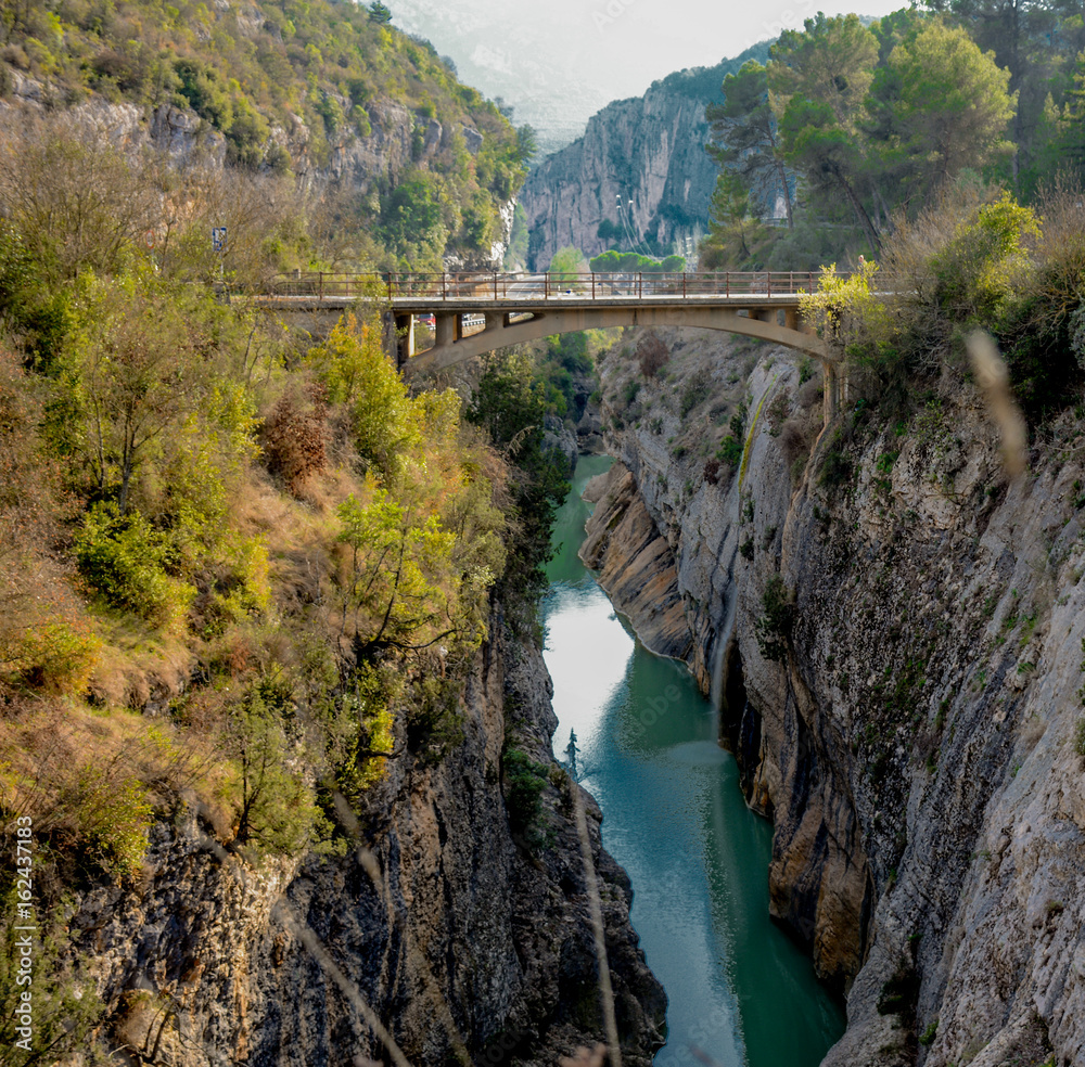 Fototapeta Perspektywa z góry mostu nad rzeką