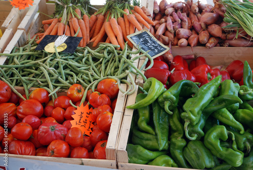 Marché de Fréjus: Légumes verts et rouges