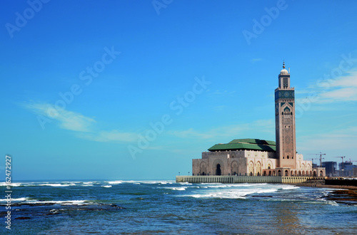 the famous mosque on the shore of the blue ocean