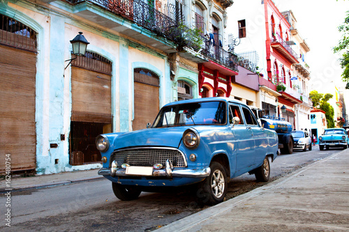 Old American Classic Cars in the streets of Old Havana, Cuba © Lena Wurm
