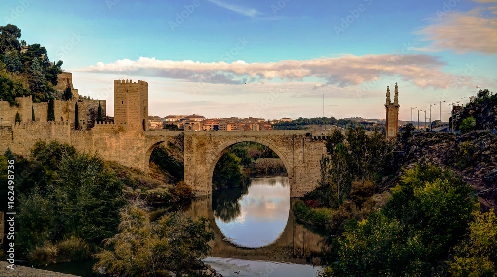 Alcantara bridge in Toledo - obrazy, fototapety, plakaty 