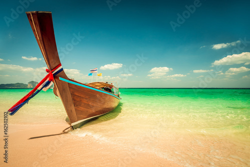 Fototapeta Naklejka Na Ścianę i Meble -  Beautiful beach at Phi Phi island, Thailand