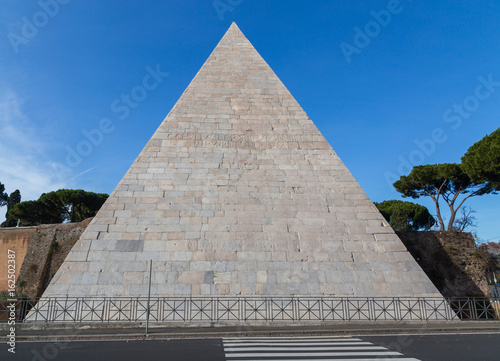 Cestius-Pyramide Grabmal in Rom Italien