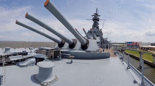 Φωτογραφία Heavy Turrets - cannons aboard Warship USS Alabama