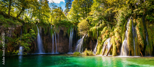 Fototapeta Naklejka Na Ścianę i Meble -  waterfalls in Plitvice Lakes National Park