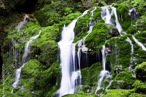 静かに溶けていく山