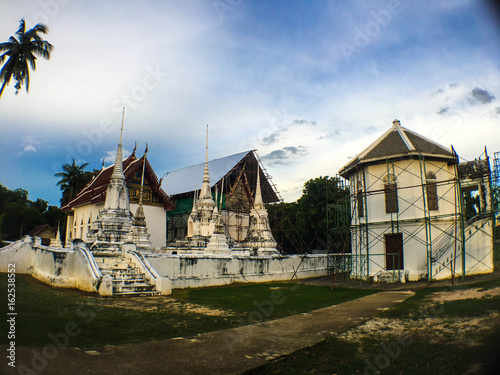The temples of Uthai Thani are being repaired.