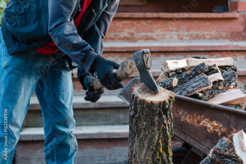 Wallpaper Mural Splits firewood the axe. The man splits the axe wood. Torontodigital.ca