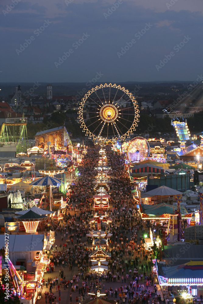 Fototapeta premium Oktoberfest beer festival in Munich, Germany