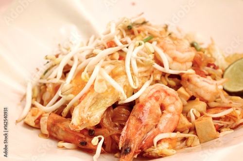fried noodle with shrimp