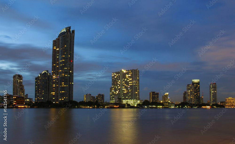 Fototapeta premium view.Night time By the Chao Phraya River