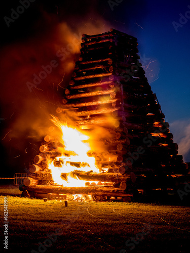 Burning of log of wood © MG-PHOTOGRAPHE