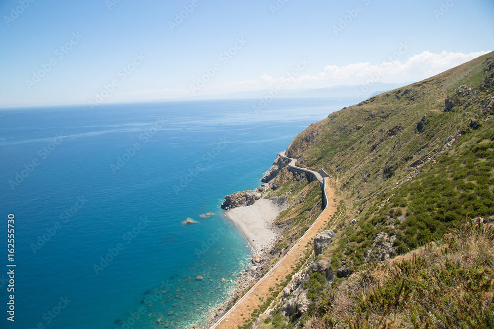 Sentiero Naturalistico Calavà, fine primavera, vista verso Messina