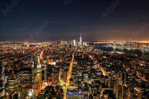 Aerial view of New York City at sunset © Alfredo