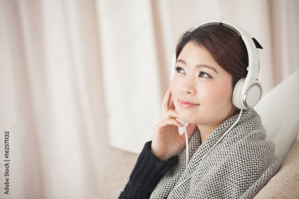 ヘッドホン・女性