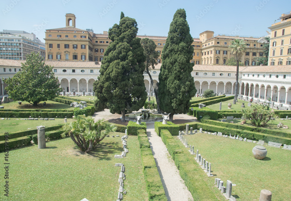 Obraz premium The Garden of The Diocletian Baths in Rome, with archaeologic sculpture around