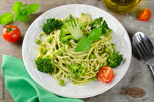 Spaghetti with green peas and basil pesto