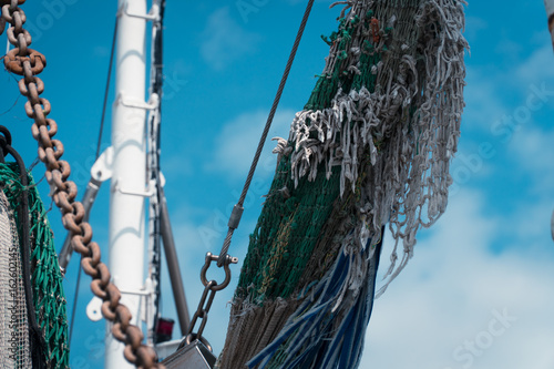 Fischernetz vor blauem Himmel photo