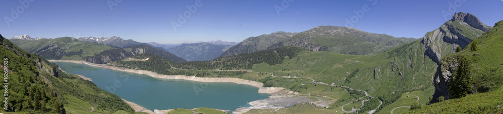 Lac et barrage de Roselend, Savoie, France