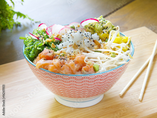 poke, ensalada hawaiana