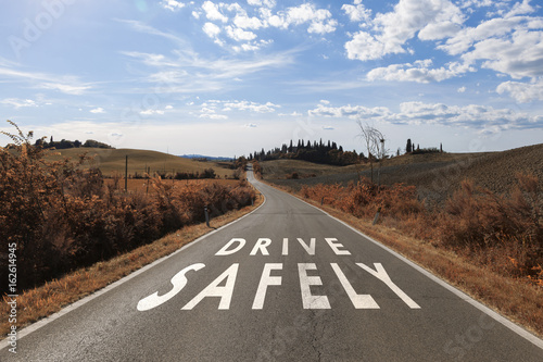 Concept drive safely message on the sunny summer asphalt country road Fototapet
