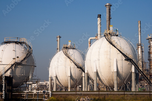 Spherical gas tank farm