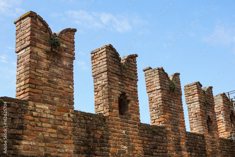 Φωτογραφία Detail of an old fortified wall of the medieval Castle