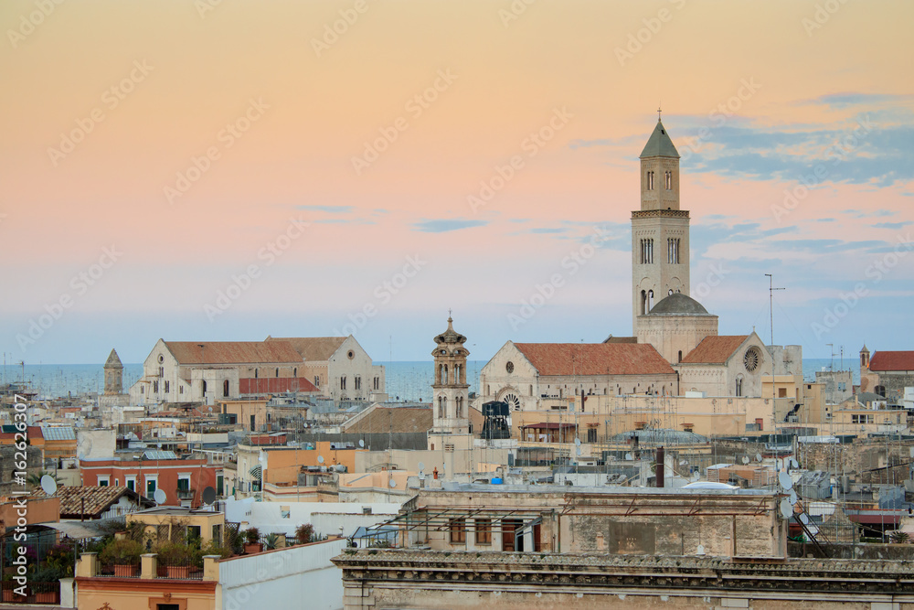 Φωτογραφία Cityscape of Bari at sunset with Basilica of San Nicola and Romanesque Cathedral