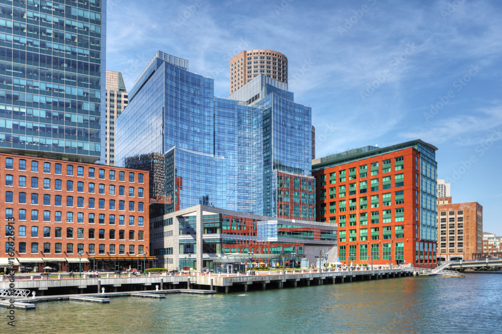 Obraz premium View of the Boston harbor skyline on a fine day