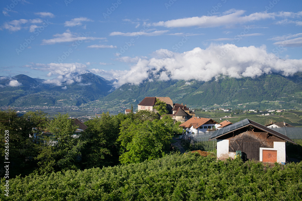 Blick auf Schenna in Südtirol 