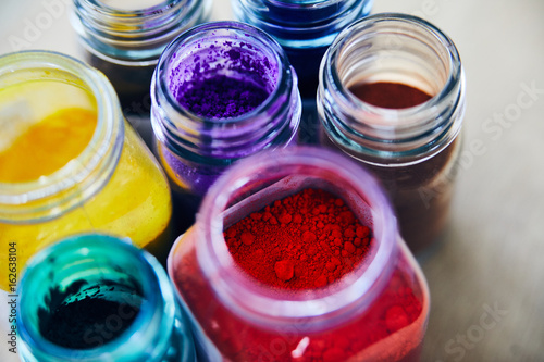 Pigmenti colorati dettaglio su legno