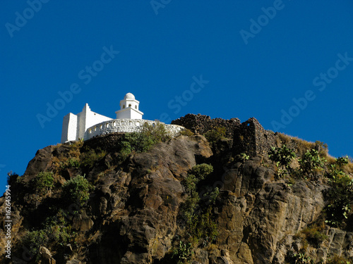 Qubba Mubaraka Syedna Hatim mustaali tomb in Hutaib, yemen photo
