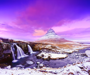 Keuken achterwand Purper Kirkjufell berg en waterval bij schemering  © Javen