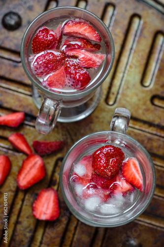 Strawberry lemonade with fresh berries