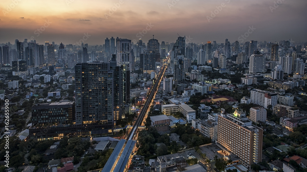 Fototapeta premium Sukhumvit district in Bangkok
