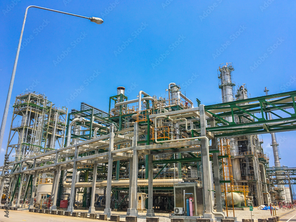 Fototapeta premium Oil refinery plant