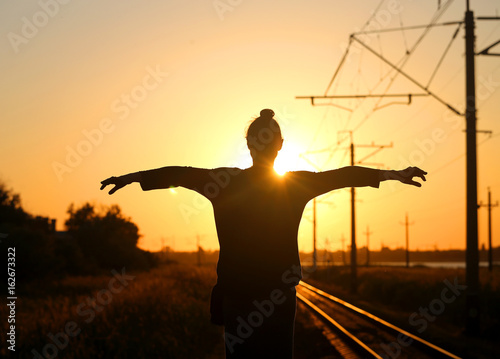 Photo retro running silhouette of girl