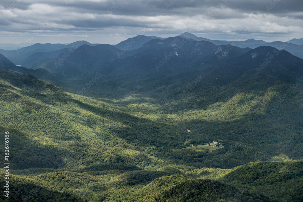 Fototapeta premium Keene Valley and Adirondack High Peaks