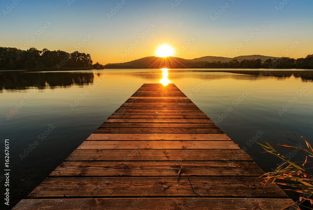 Fototapeta Zachód słońca nad jeziorem
