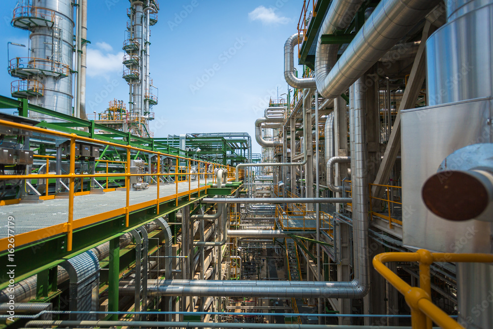 Fototapeta premium Oil and chemical refinery plant