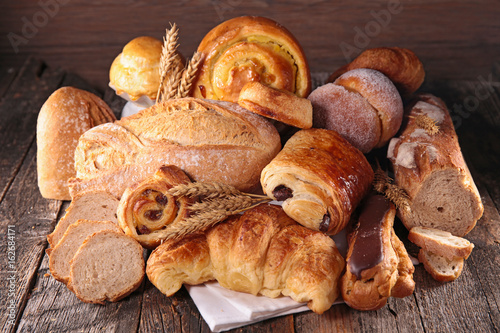 Fotografija assorted bread and pastry