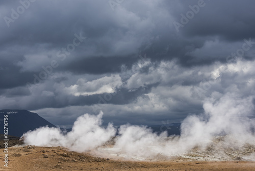 Steam pit of Geothermal Landscape Hverarond © Daan
