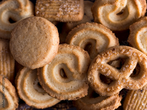 Close up of Danish butter cookies with vanilla wreaths (vanillekranse) and sugar pretzels (sukker kringler)