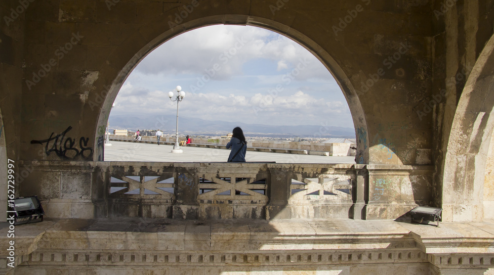Fototapeta premium CAGLIARI, ITALIA - NOVEMBRE 9, 2013: Bastione Saint Remy all'interno del quartiere Castello - Sardegna