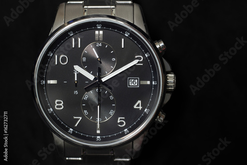Men´s modern black stainless steel watch