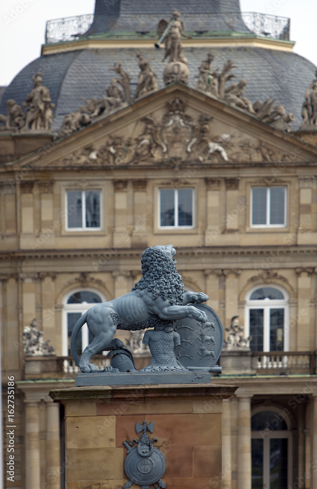 Obraz premium Lion sculpture with crest in front of the main entrance of the New Castle (Neues Schloss) in Germany, Stuttgart