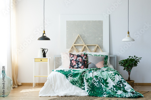 Bedclothes with botanic print photo