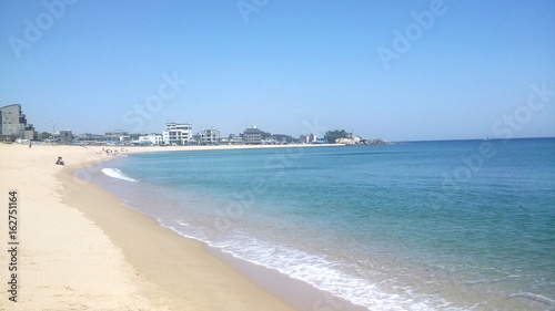 Sunny beach in Sokcho © 민정 임