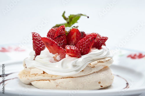 Strawberry pavlova cake photo