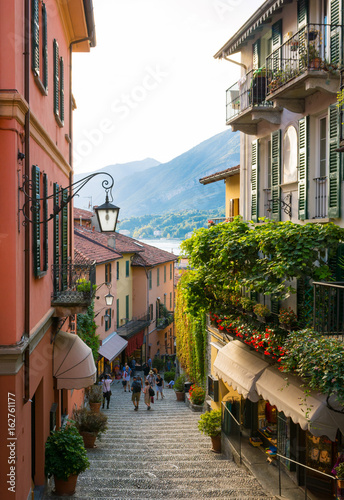 Fototapeta Naklejka Na Ścianę i Meble -  Colourful street in Bellagio, Lago di Como, Italy